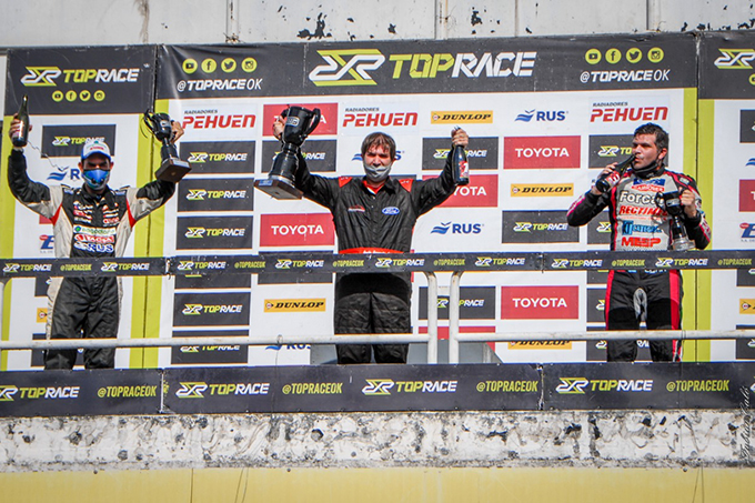 Garmendia ganador en el podio junto a Nicolas Biondo (2°) y Federico Lynn (3°)