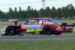 Ezequiel Masquere y la Chevy en plena acción en su regreso a la Clase A del Procar4000 en La Plata.