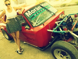 Natalia Masip posando junto al Ford con el que estará debutando en la Clase B del Procar4000 el próximo 5 de Abril.