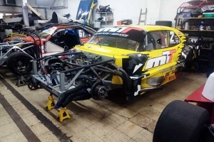 El &quot;bunker&quot; del Maxi Lucero Racing con los autos listos para la 7° fecha del año.