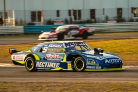 El de Pilar transitando la curva de la confitería en el Gálvez. 