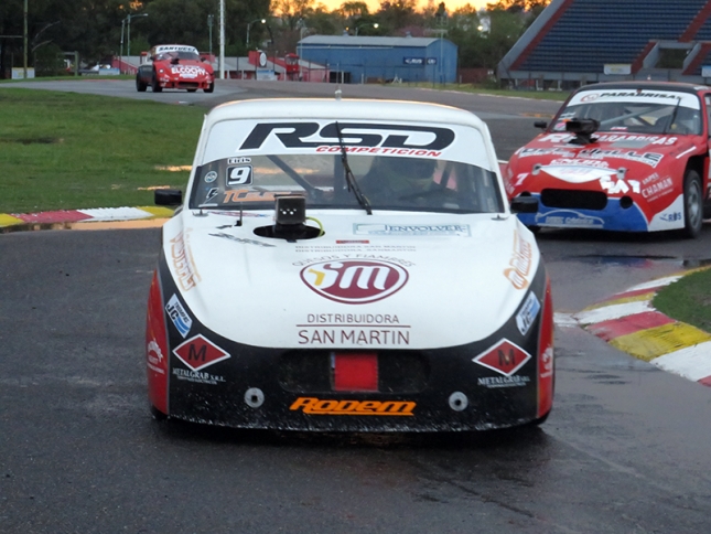 Diego Eiris logró su tercera victoria personal en el Procar2000 del Oeste en la tarde lluviosa del Gálvez.