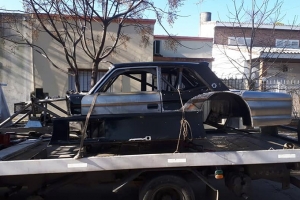 El Ford del &quot;Gurú&quot; todo desarmado y en plena etapa de reformas para la última parte del año de la Clase A del Procar4000.