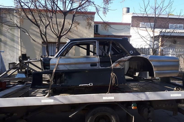 El Ford del &quot;Gurú&quot; todo desarmado y en plena etapa de reformas para la última parte del año de la Clase A del Procar4000.