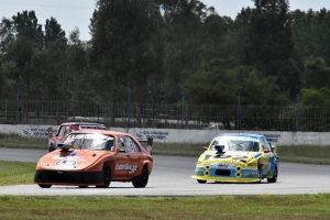 El Dodge 1500 es atendido por el RE Competición 