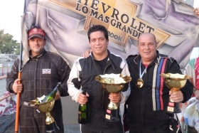 El podio de la Clase B 11º fecha en el Gálvez: 1º Germán Marquiegui, 2º Jorge Prunier y 3º Fernando Aparicio.