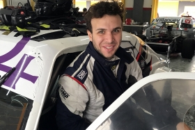 Lautaro Miranda está 12° en el campeonato de la Clase B con un total de 95 puntos. Tratará de meterse entre los diez primeros el fin de semana en La Plata.