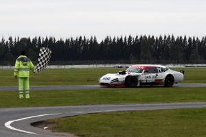 En su debut en la categoría logró el triunfo y se anota para la pelea por el titulo