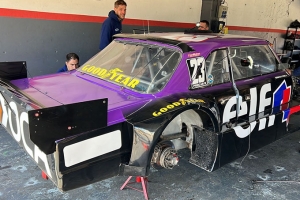 El Torino en los boxes de Buenos Aires