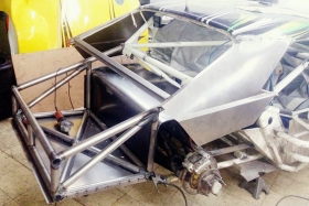 La Chevy de Sebastián Soler en plena etapa de reconstrucción para estar presente en la 6° fecha del año el 18 de Agosto.