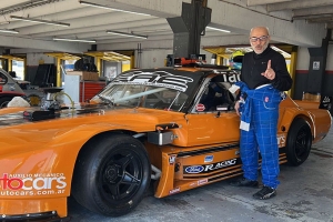 El único Ford Fairlane en actividad dentro de la categoría es atendido por el Fache Race Motor Sport