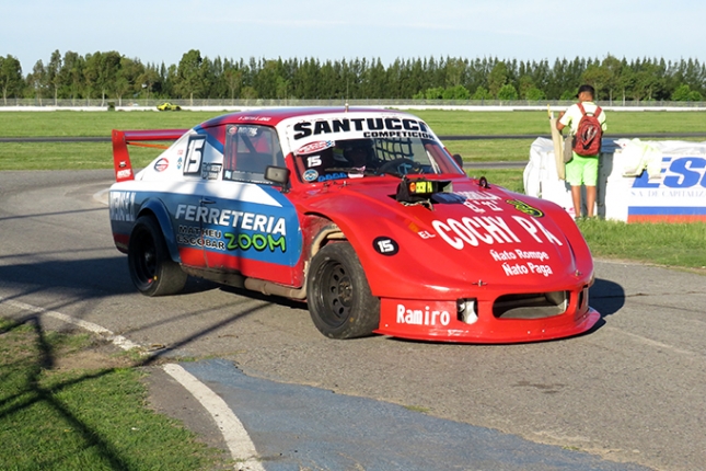 Cristian Liendo está imparable. Se quedó con el 1 en la clasificación y la victoria en la única serie del Procar2000 del Oeste en La Plata.