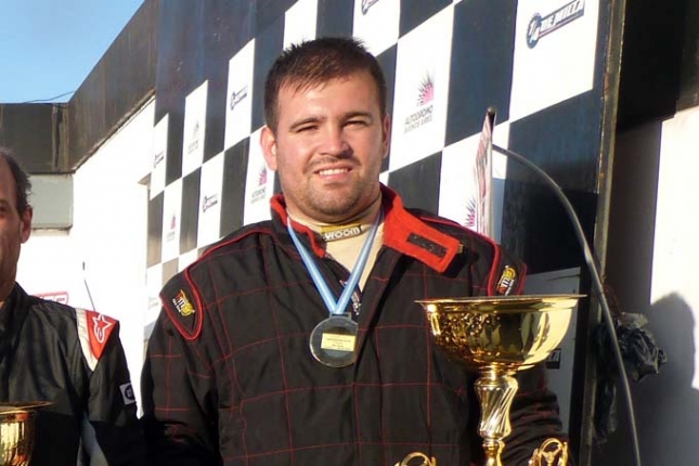 Jorgito Panella regresó al podio y sumó puntos para tener chances en la disputa por el subcampeonato en las últimas tres carreras de la Clase A del Procar4000.