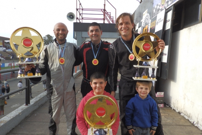 El podio de la Clase B: 1° Martin Cornet, 2° Gabriel Espindola y 3° Adrian Ciocci.