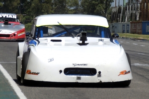 El Chevrolet 400 de Esteban Bonini se mostró competitivo en la 1º fecha de la Clase B. Ganó la serie y terminó 4º en la final.