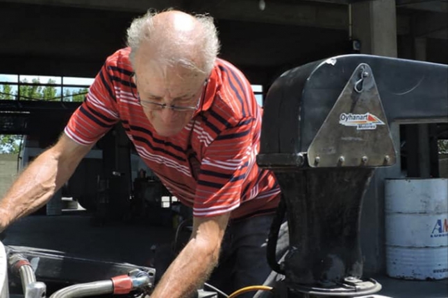 &quot;El Vasco&quot; Oyhanart un legendario preparador siempre encima de su viejo amor: los motores.