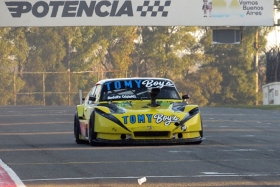 La Chevy N° 28 es atandida por el DMC Team y motorizada por &quot;Toto&quot; Pereiro