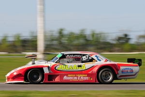 Gastón Garmendia con la Dodge logró la pole y sumó puntos para seguir vivo en la pelea por el campeonato de la Clase A.