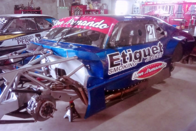 La Chevy de Armando Ciccale en las instalaciones del FF Racing ya está lista para el Premio Coronación 2019.