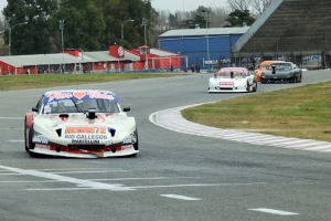 Diego Chao logró la victoria entre los titulares con la Chevy del Martellini Competición y se escapa en la punta del campeonato de la Clase A.