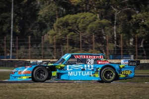 ROSSI GANÓ Y SACÓ VENTAJA EN LA CLASE A