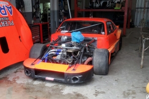 La Chevy de Ludueña en el taller del  Pereiro Motorsport en plena preparación.