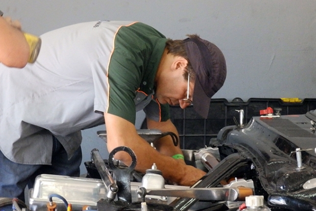 El preparador de San Justo trabajando a fondo en los autos ya piensa en la 4º fecha del año el 12 de Junio en el 8 del Gálvez.