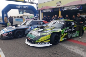 El equipo con sus dos autos en Buenos Aires