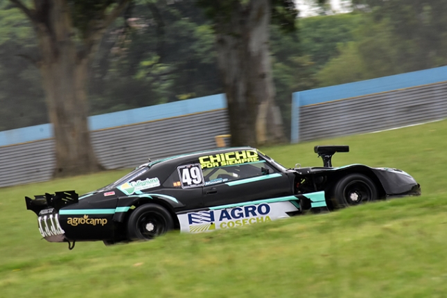 La Chevy es atendida por el Pereiro Motorsport