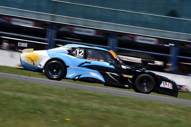 Oscar Asciutto y la Chevy Nº 12 con la que buscará quedarse con la Copa Master 2021.