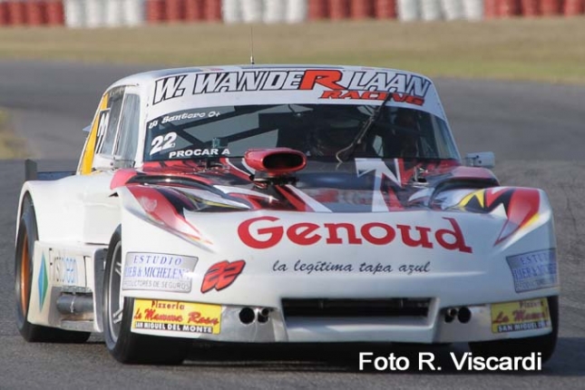 Walter Santoro dejó pasar la fecha pasada y cambió de equipo. Se desvinculó del Wan Der Laan Racing y seguirá con atención propia en el Ford N° 22 a partir de las próximas fecha del Procar4000.