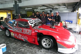 Matías Lucero y su equipo festejan un nueva pole en la Clase B del Procar4000 en un sábado pasado por agua en el Gálvez.