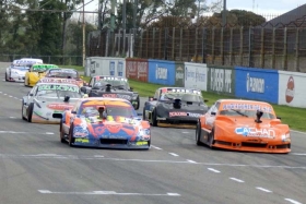 Hay 4 pilotos por el subcampeonato en la Clase A. Se viene una definición electrizante en el Circuito 12 del Gálvez.