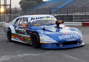 Juan Viana logró la pole en la clasificación de los titulares y el domingo largará primero su carrera.